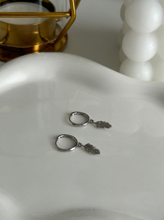 Creolen mit Blätteranhänger