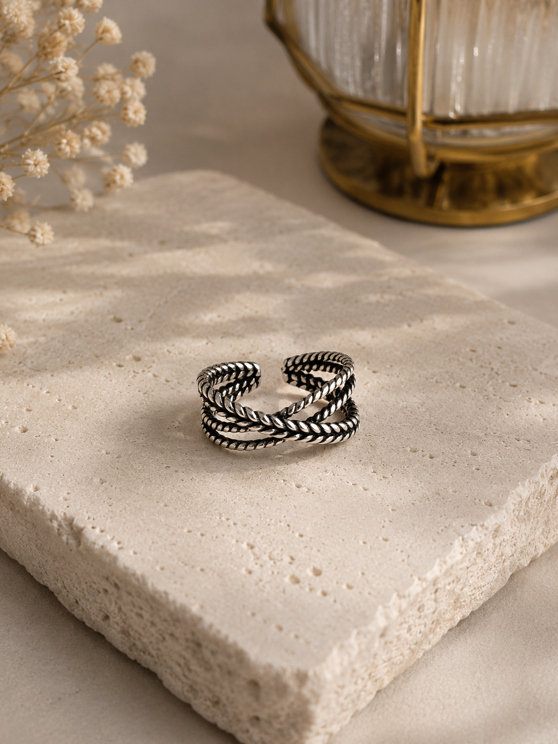 Ova Ring