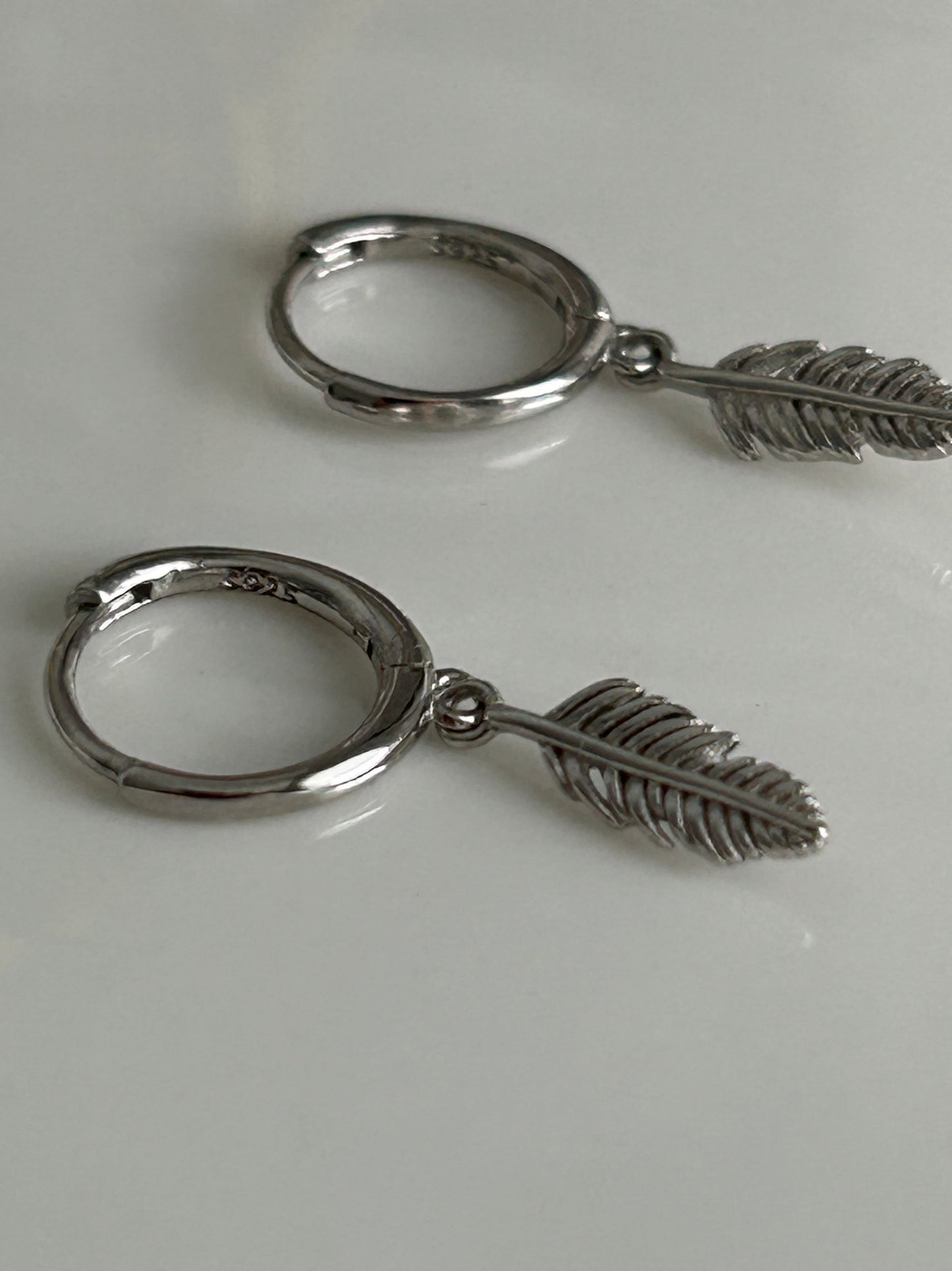 Creolen mit Blätteranhänger